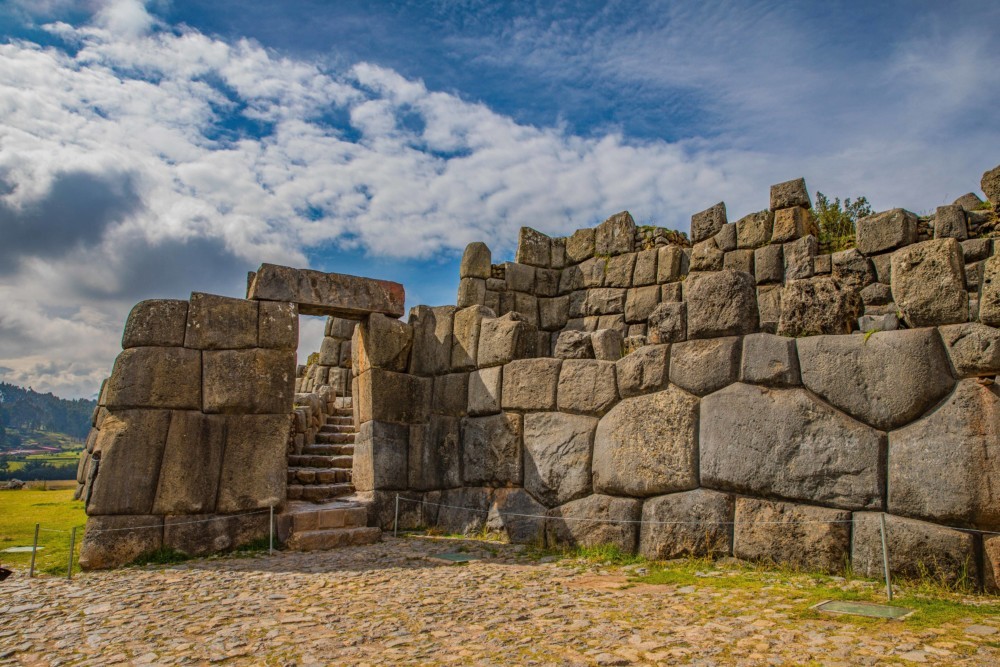 historical sites cusco saqsaywaman